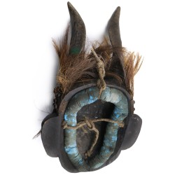 Maschera sciamanica Tharu media