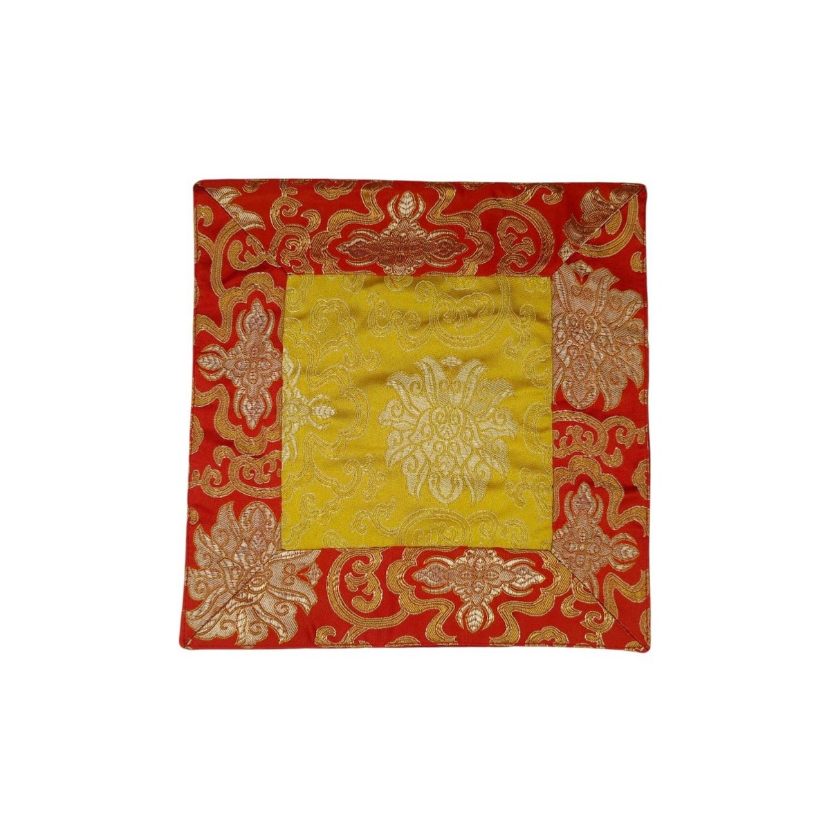 Acquista Buddhist Altar Cloth rosso- bordo verde su Karmashop.it Acquista Buddhist Altar Cloth rosso- bordo verde su Karmashop.it
