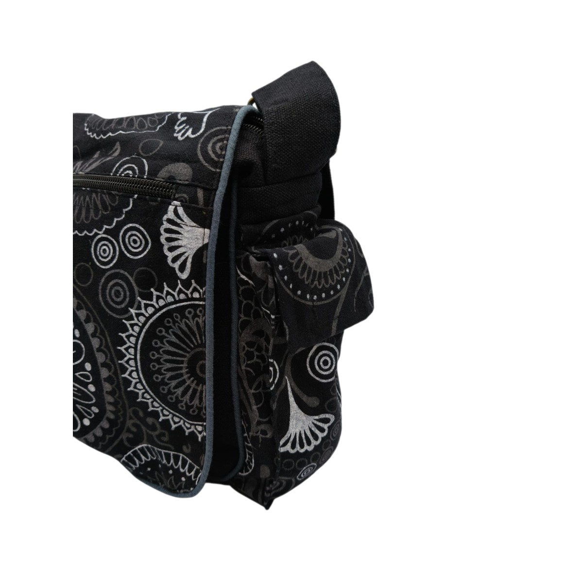 Acquista Borsa media bianco nera su Karmashop.it