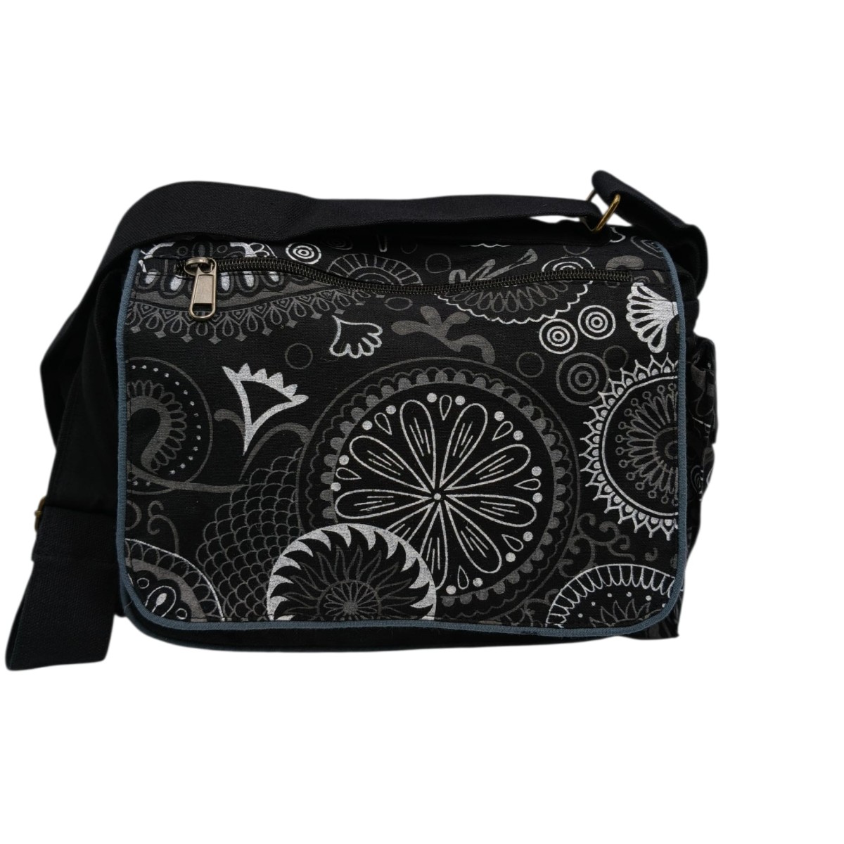 Acquista Borsa media bianco nera su Karmashop.it