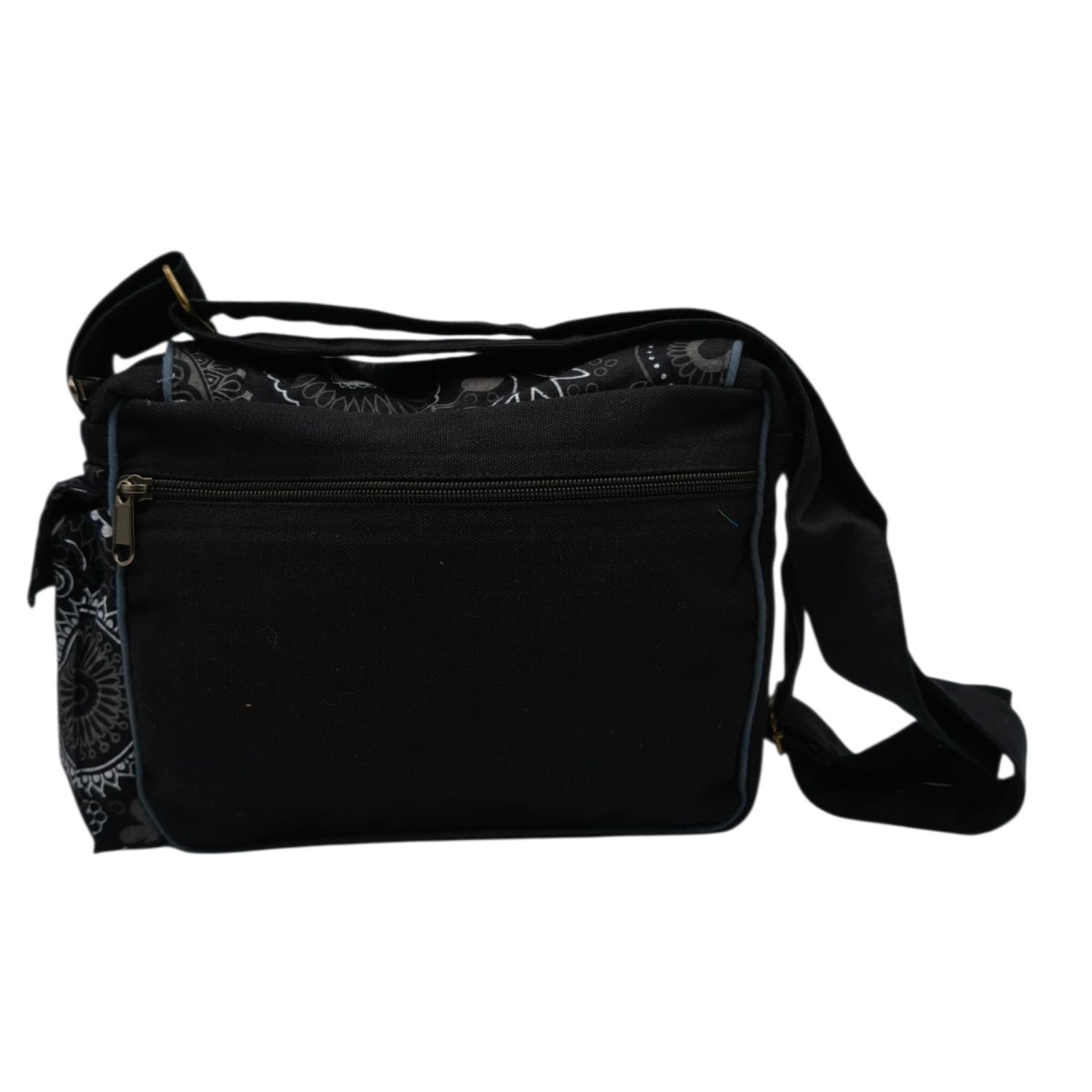 Acquista Borsa media bianco nera su Karmashop.it