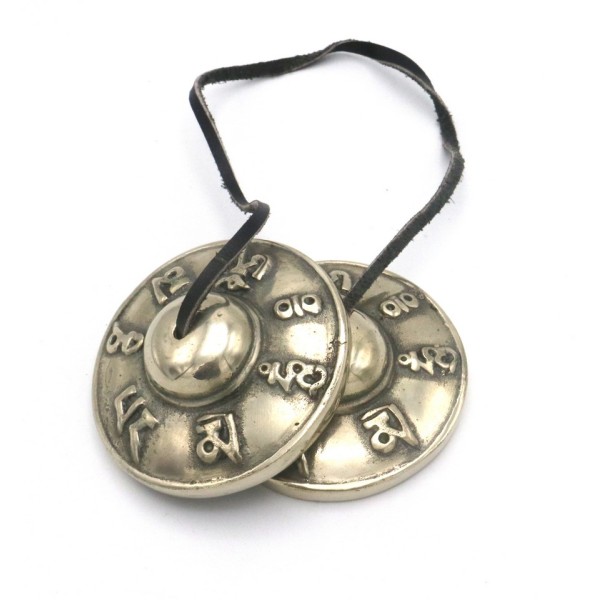 Cimbali decorati con mantra Ohm Mani Padme Hum